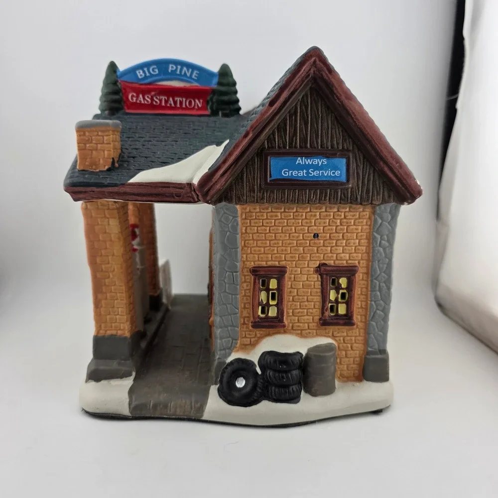 Country Charm Big Pine Gas Station Garage Christmas Village GOOD Tabletop Decor